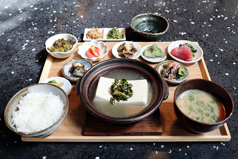 野菜小料理と湯豆富定食 2,400円