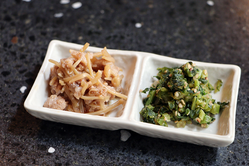 薬味（左：なめ茸そぼろ、右：京風よごし）