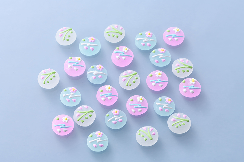糖蜜ボンボン「桜ひらり」 1箱1,296円 ※4月7日頃まで