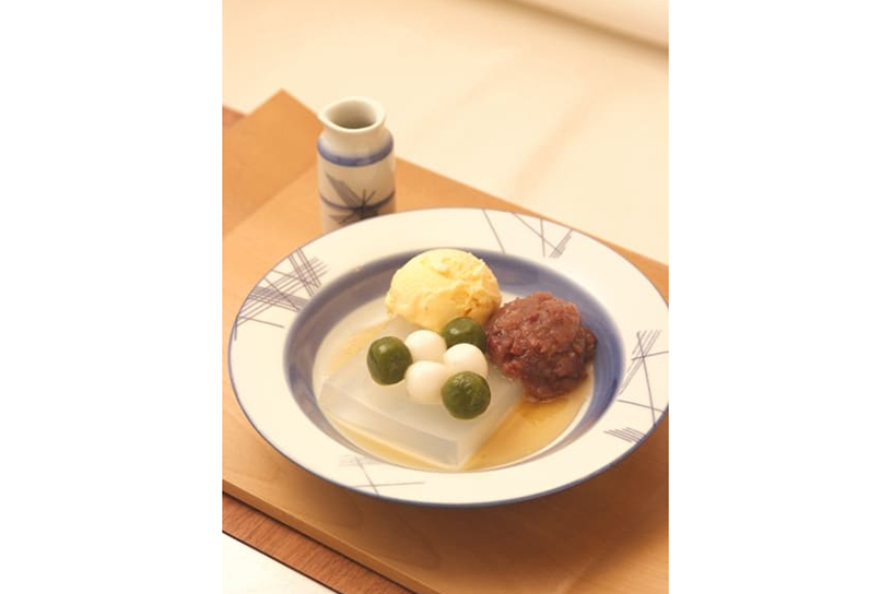 クリームあんみつ 990円