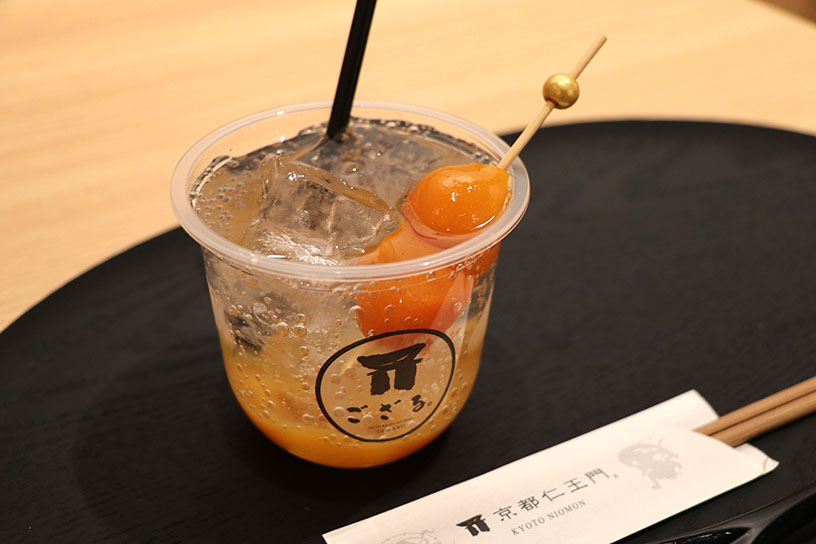 「京都仁王門 ござる。」金柑ソーダ 900円