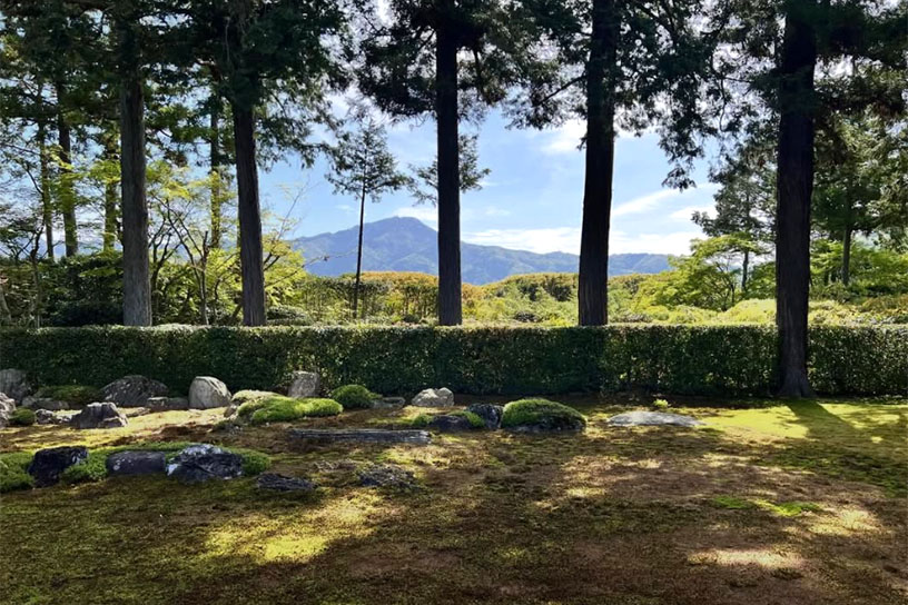 客殿前庭(所蔵:圓通寺)