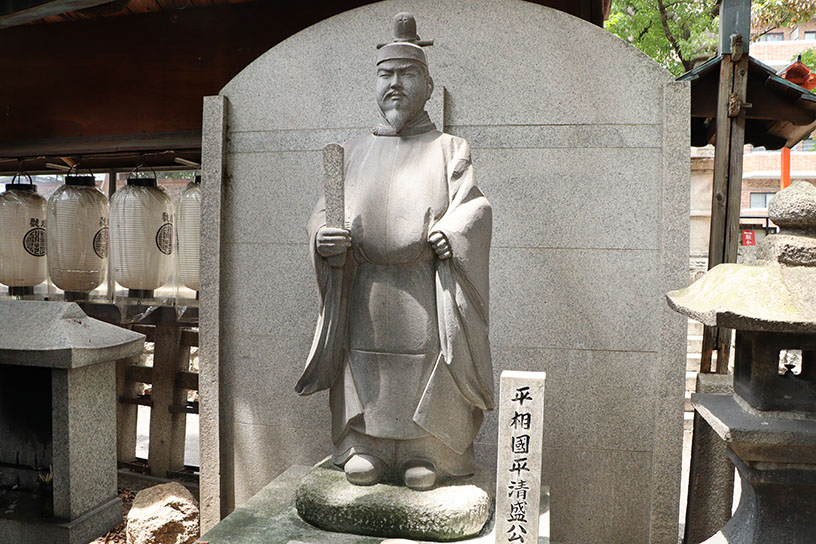 平清盛公像