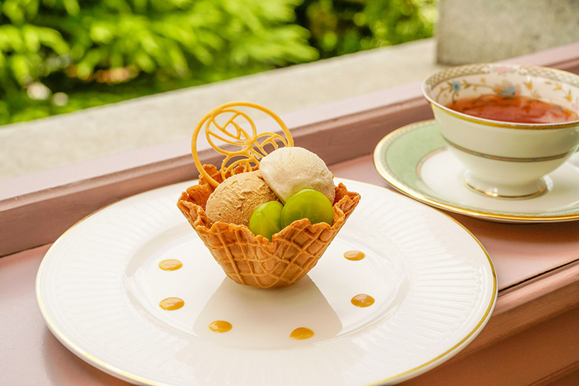芸術祭限定のメニュー「3種の紅茶のアイスクリーム」ドリンクセット 1,870円