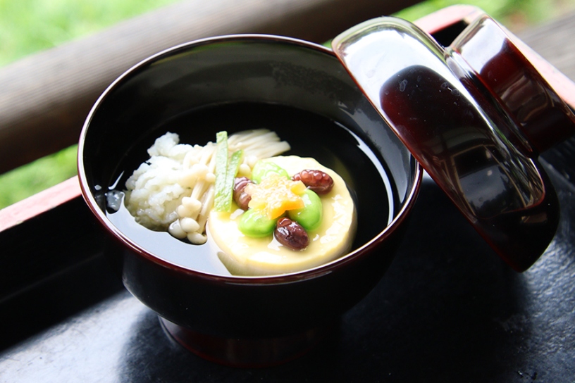 季節の逸品「萩豆腐と鱧のお吸い物」