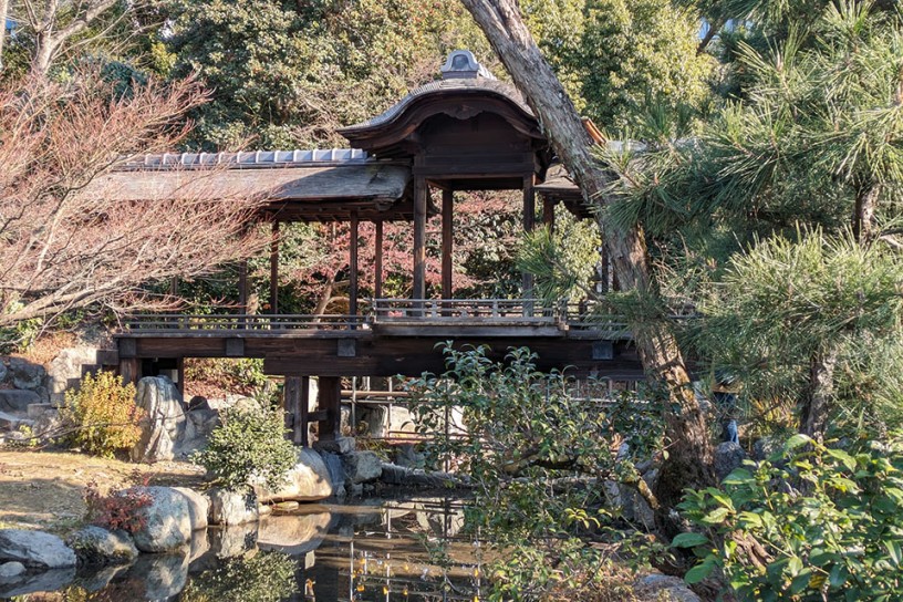 様々な建築・景物を楽しめる名勝庭園
