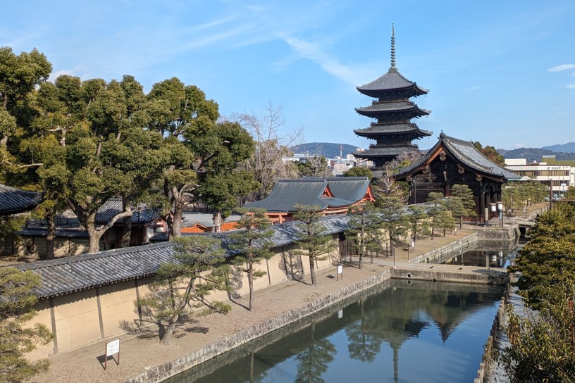 京都の街になじむ五重塔