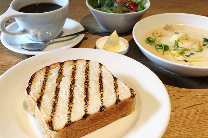 小川珈琲 堺町錦店「炭焼きトースト 糀バターと季節野菜のポタージュ」