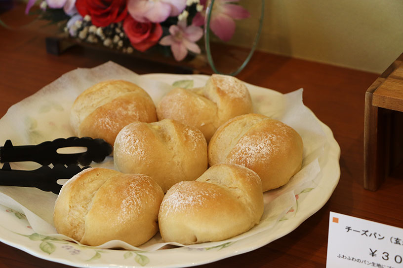 チーズパン 1個300円