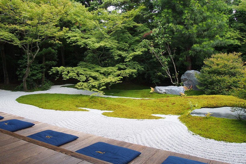 庭園「峨眉乗雲（がびじょううん）」