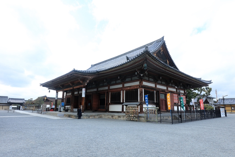 十一面観音菩薩が祀られる食堂