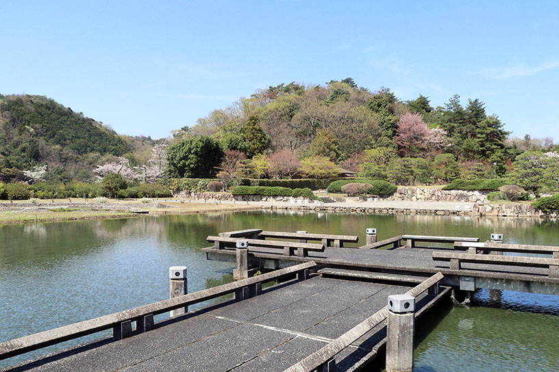「八つ橋」が架かります