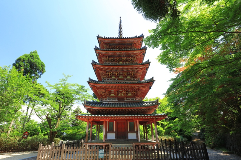 端正な佇まいの五重塔
