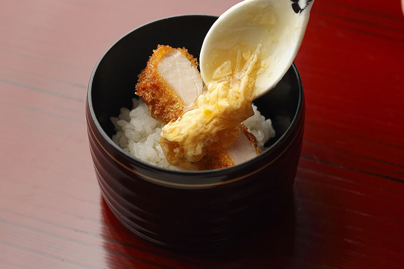 なだ万の出汁のきいた、ふわとろ玉子餡かけも付いています