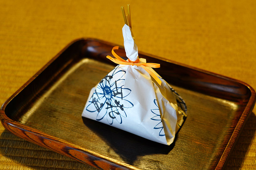 一般の方も事前に予約をすれば、本店で麩まんじゅうを購入できます