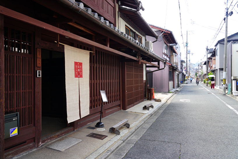 生活感漂う新町通に佇みます