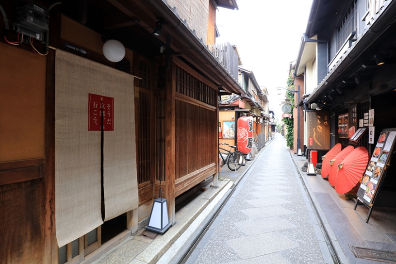 清壽（旧長谷川邸）は風情ある先斗町通沿いに立地します