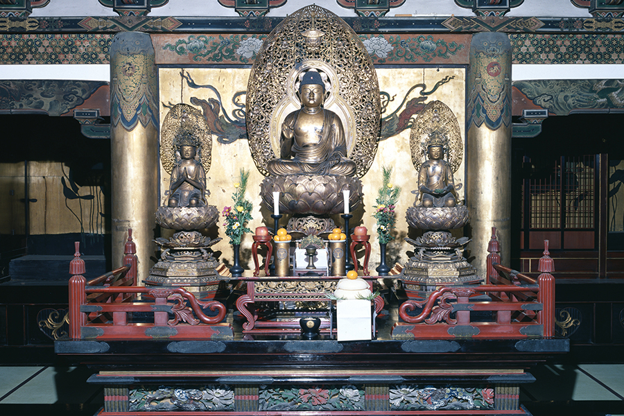 本堂内陣