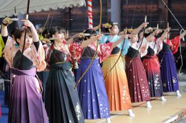 楊枝（やなぎ）のお加持と弓引き初め